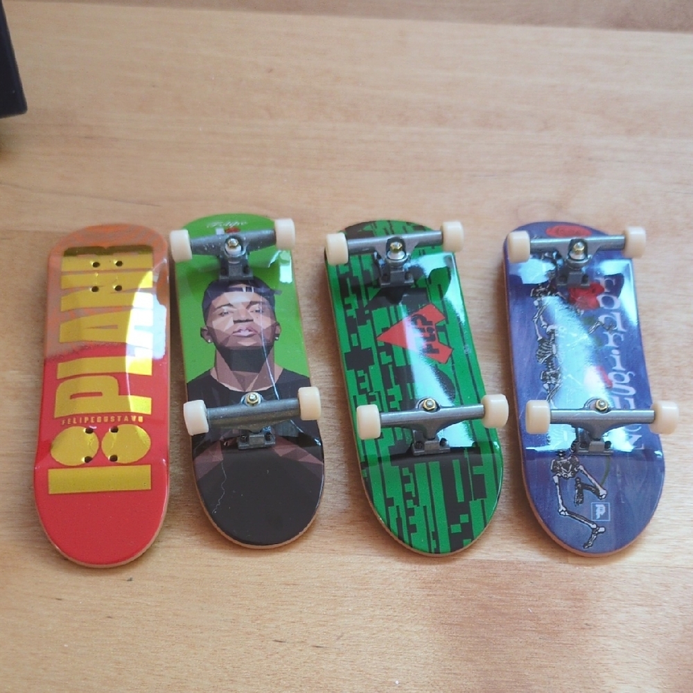 Tech Deck Mini Skateboards Set - Picture 2 of 2